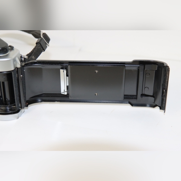 Canon AE-1 ProgramCamera Set - Picture 9 of 14